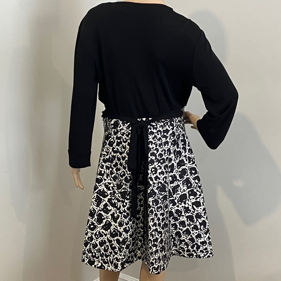Diane Von Furstenberg - Like New Black and White Patterned Midi dress - Picture 6 of 16